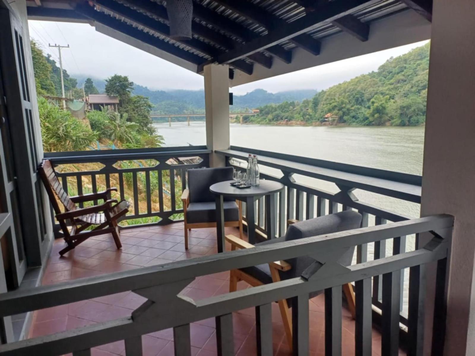 Dokchampa River View Villa Nong Khiaw ภายนอก รูปภาพ