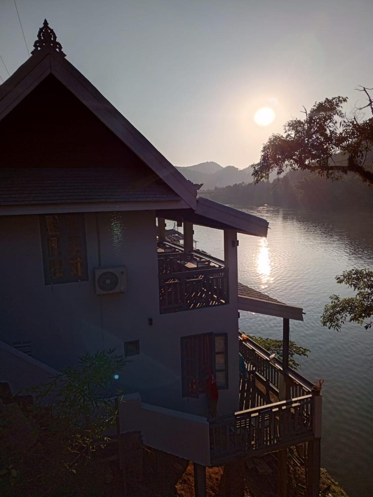 Dokchampa River View Villa Nong Khiaw ภายนอก รูปภาพ