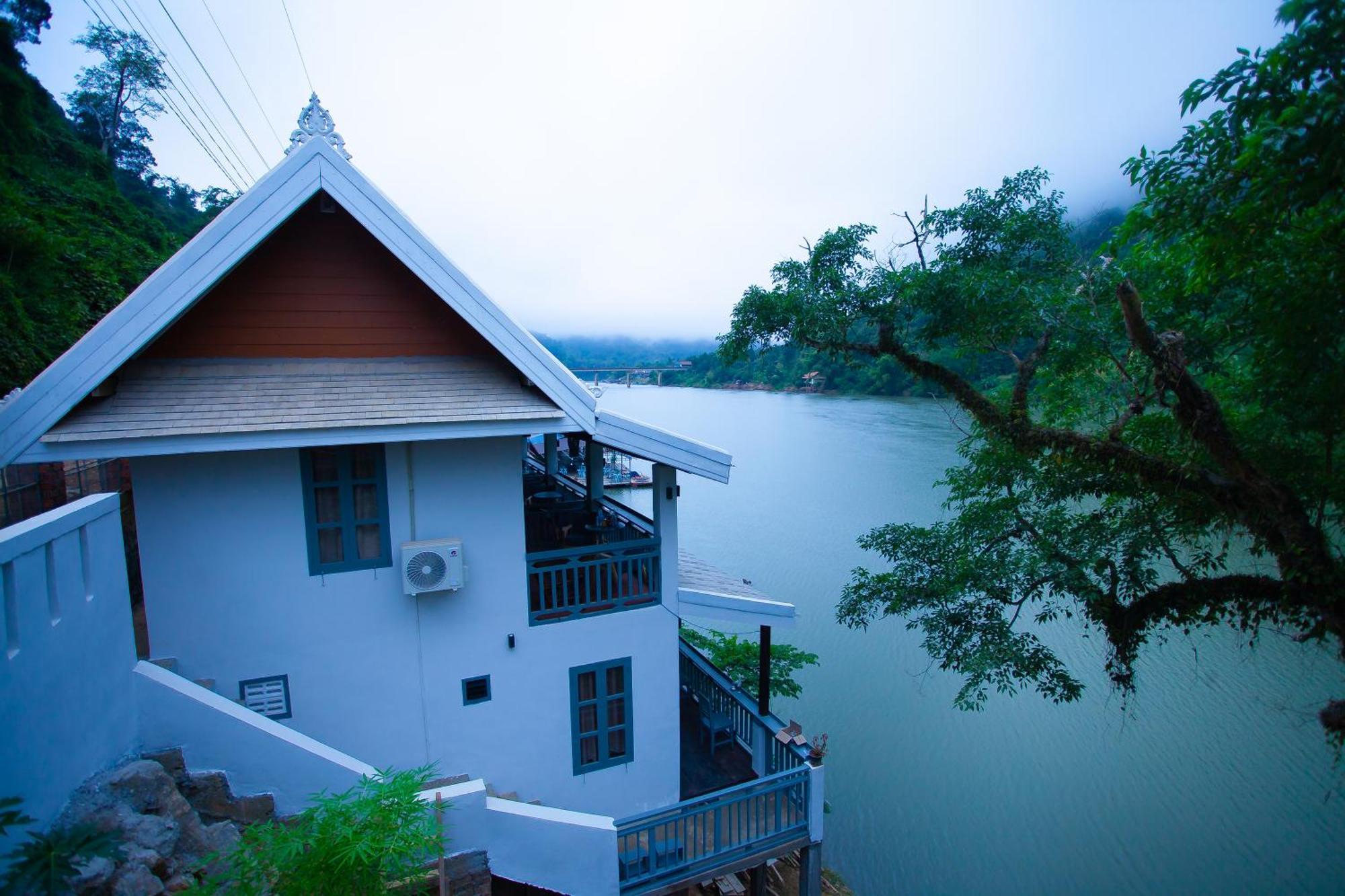Dokchampa River View Villa Nong Khiaw ภายนอก รูปภาพ