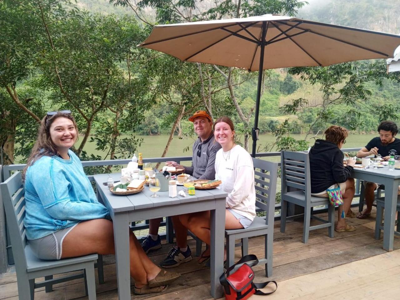 Dokchampa River View Villa Nong Khiaw ภายนอก รูปภาพ